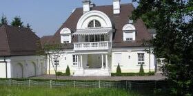 Стоит ли покупать недвижимость за границей?