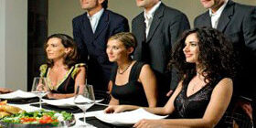 Как приглосить к столу