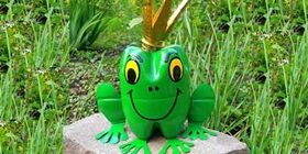 Лягушка из пластиковой бутылки