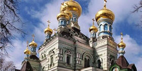 Где церкви украшены куполами - луковицами фото