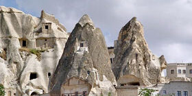 Город в скалах фото