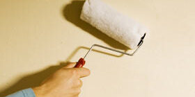Как покрасить стены правильно фото валиком красить стены