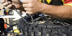 Как поменять покрышку фото