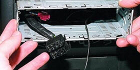 Как поставить автомагнитолу фото