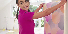 Как правильно выбрать обои, поклеить фото