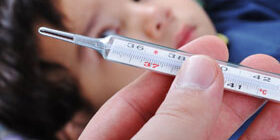 Как сбить температуру у ребенка, когда нужно сбивать температуру