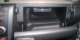 Как снять бардачок на Мазда (Mazda) фото