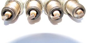 Как выкрутить сломанную свечу