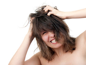 Какой шампунь помогает от перхоти Какой шампунь помогает от перхоти фото