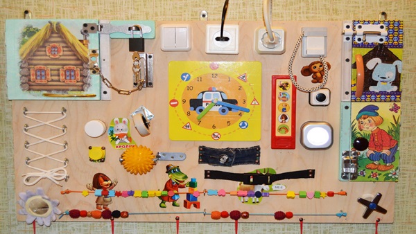 Как сделать бизиборд для ребёнка своими руками