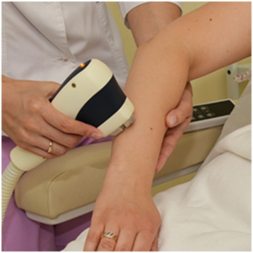 Что делать девушкам с длинными волосами на руках