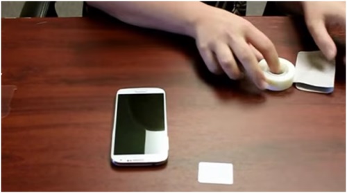 Как наклеить пленку на телефон?