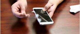 Как наклеить пленку на телефон?