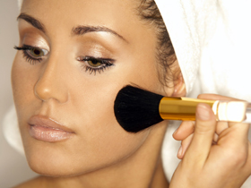 Как правильно наносить румяна, видео