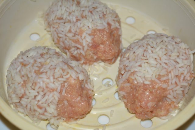 kak-prigotovit-ezhiki-iz-farsha-s-risom-32