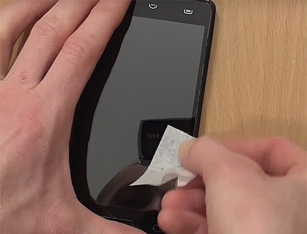 Как правильно приклеить защитное стекло на телефон