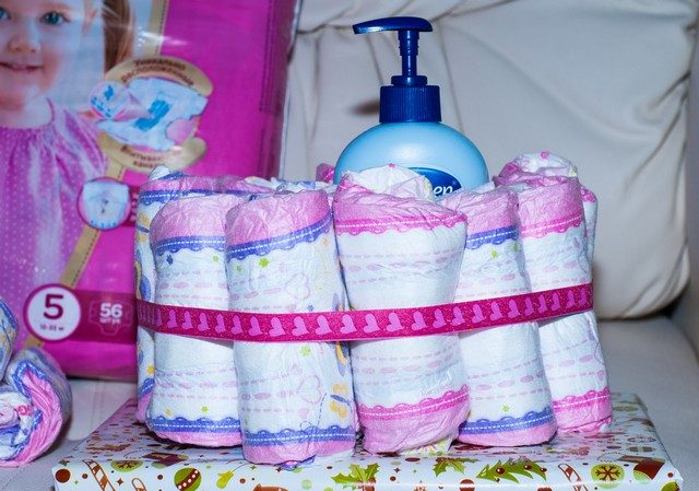 kak-sdelat-tort-iz-pampersov-svoimi-rukami-13
