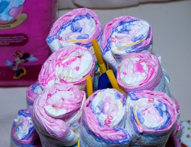 kak-sdelat-tort-iz-pampersov-svoimi-rukami-16