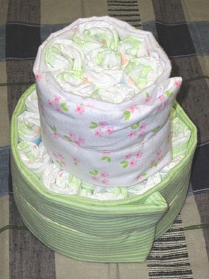 kak-sdelat-tort-iz-pampersov-svoimi-rukami-7