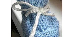 Как связать пинетки для новорожденных своими руками, спицами и крючком.