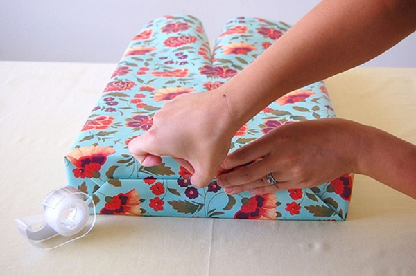 Как упаковать подарок в подарочную бумагу