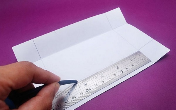 Как упаковать подарок в подарочную бумагу