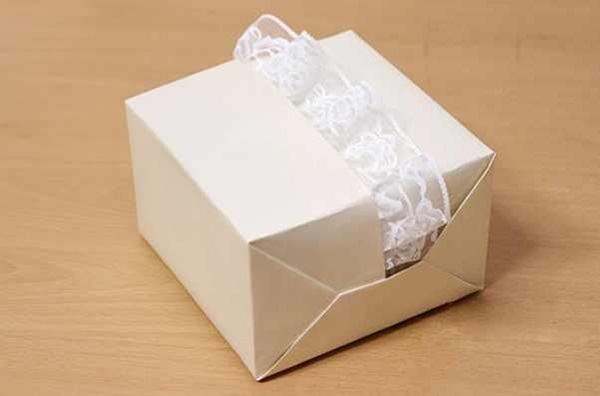 Как упаковать подарок в подарочную бумагу