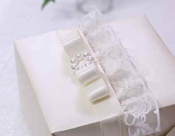 Как упаковать подарок в подарочную бумагу