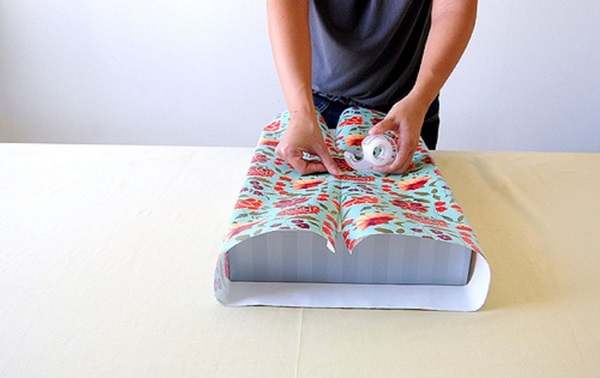 Как упаковать подарок в подарочную бумагу