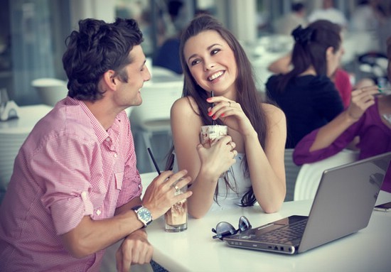 Как узнать нравишься ли ты мальчику: читаем язык тела