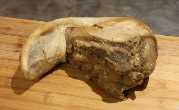 Как варить говяжий язык в кастрюле: рецепт с фото