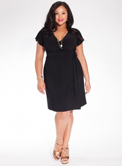 Как выбрать маленькое чёрное платье для полных девушек?