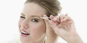 Как правильно выщипывать брови дома