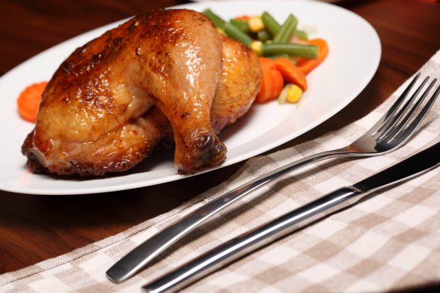 kak-zapech-kuricu-v-duxovke-celikom-12.1