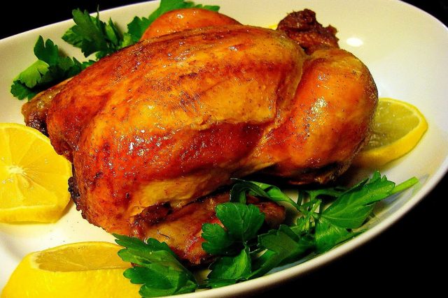 kak-zapech-kuricu-v-duxovke-celikom-20