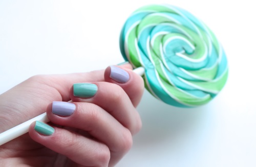 Маникюр мятного цвета, идеи на фото