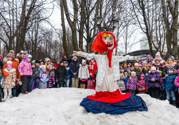 Поздравления с Масленицей 2018 – короткие, красивые стихи, прикольные смс и лучшие открытки