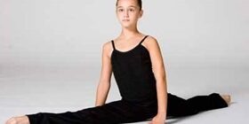 Видео: как быстро сесть на поперечный шпагат, упражнения и растяжка