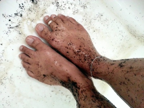 Удаление волос кофейной гущей и содой: пошаговое руководство с фото Удаление волос кофейной гущей и содой: пошаговое руководство с фото