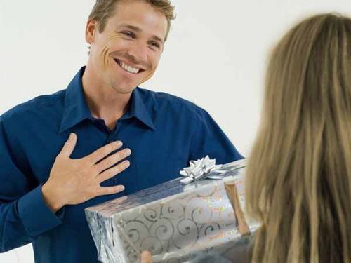 Оригинальные поздравления коллег с 23 февраля: стихи, поздравления, подарки